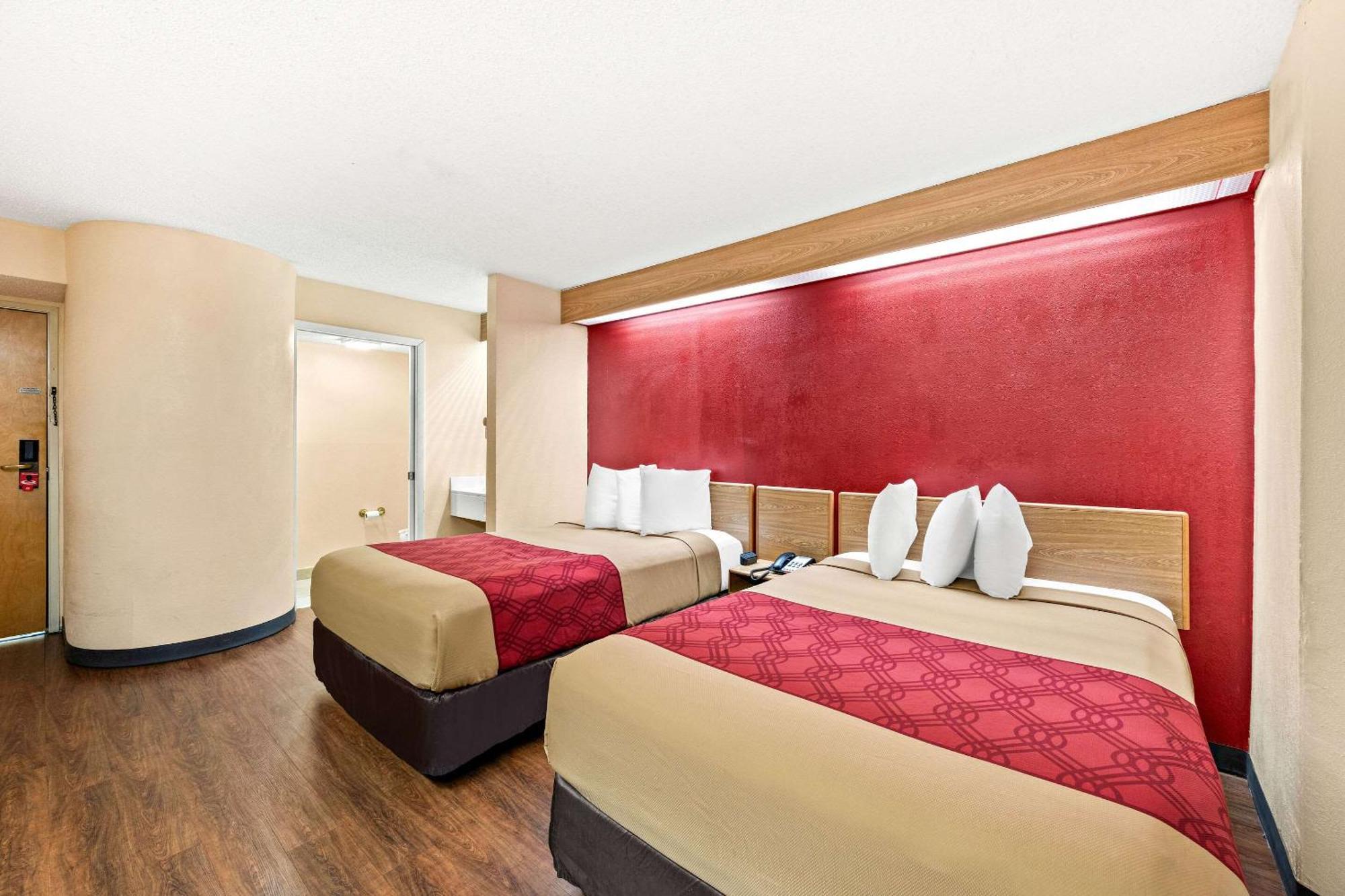 Econo Lodge *