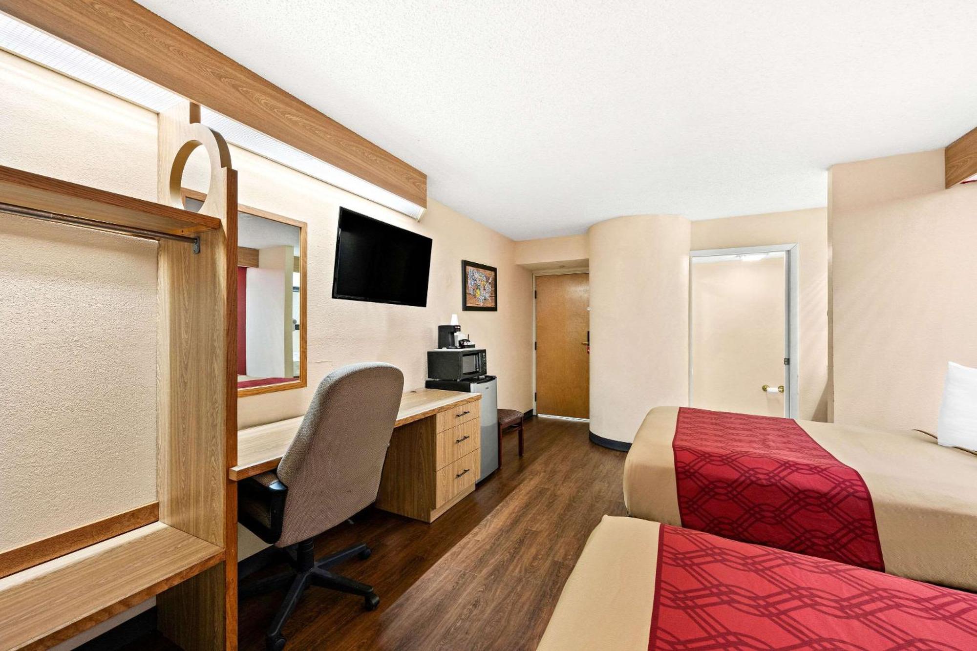 Econo Lodge *
