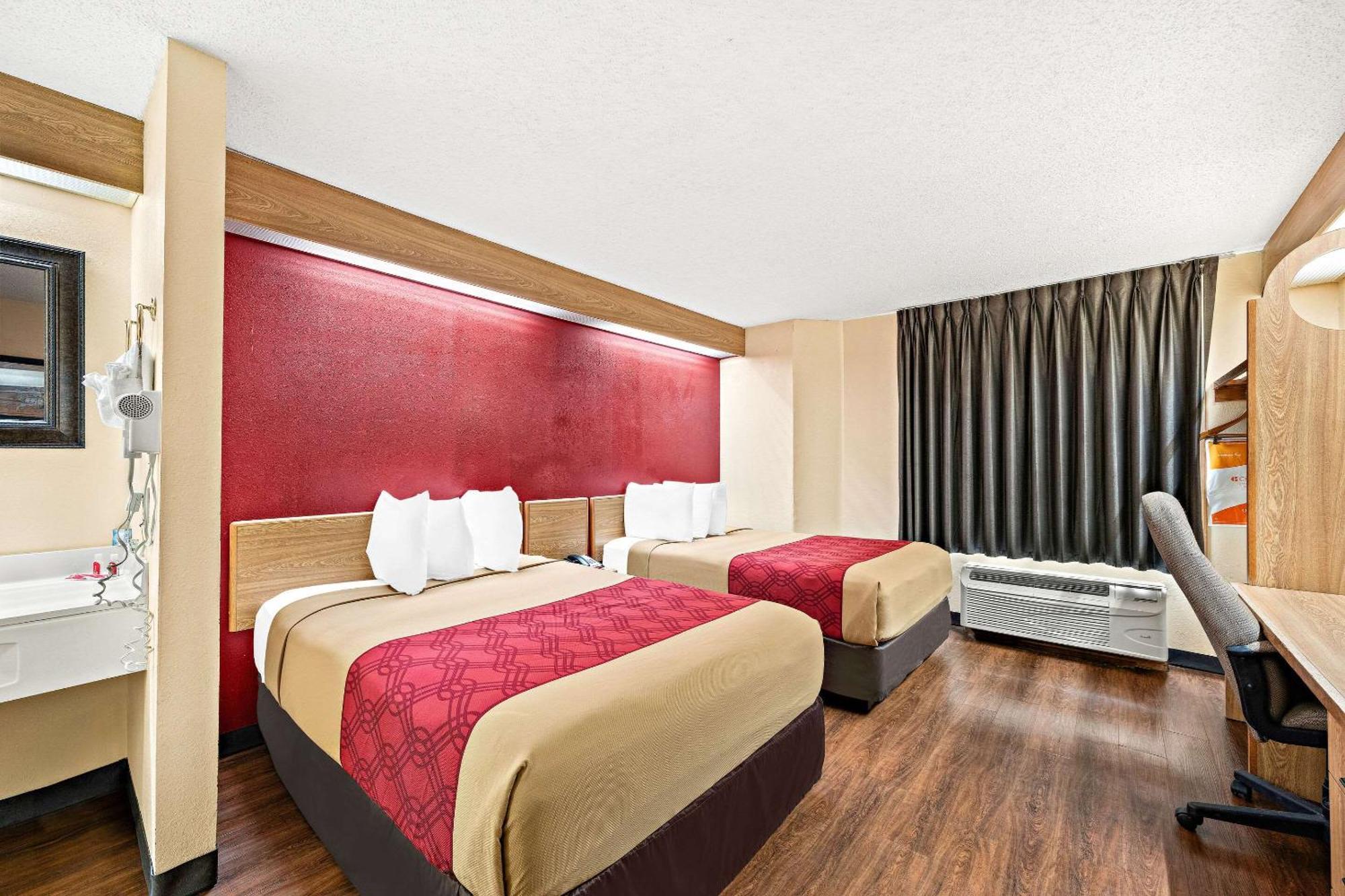 Econo Lodge *